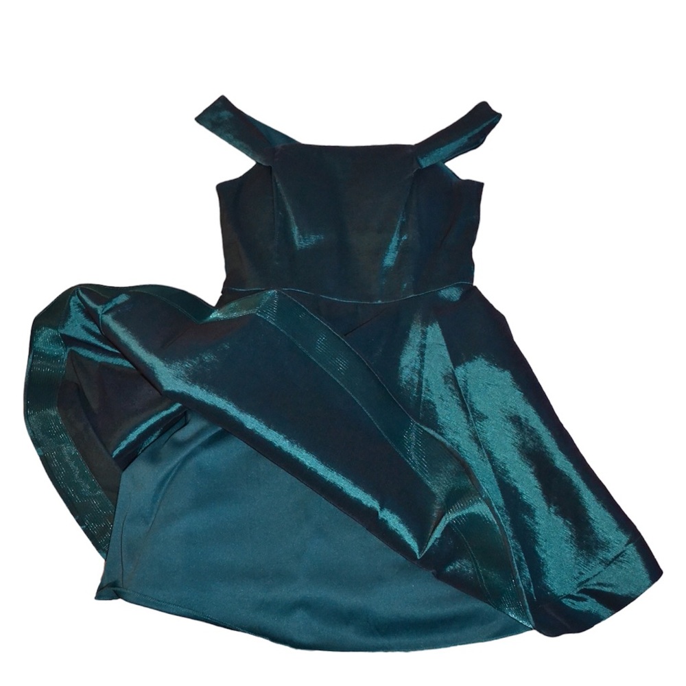 Stunning party dress, perfect for any school dance.